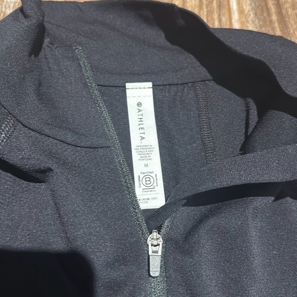 NWT Athleta Momentum 1/2 Zip Solid—Black—Size Medium - Picture 4 of 5